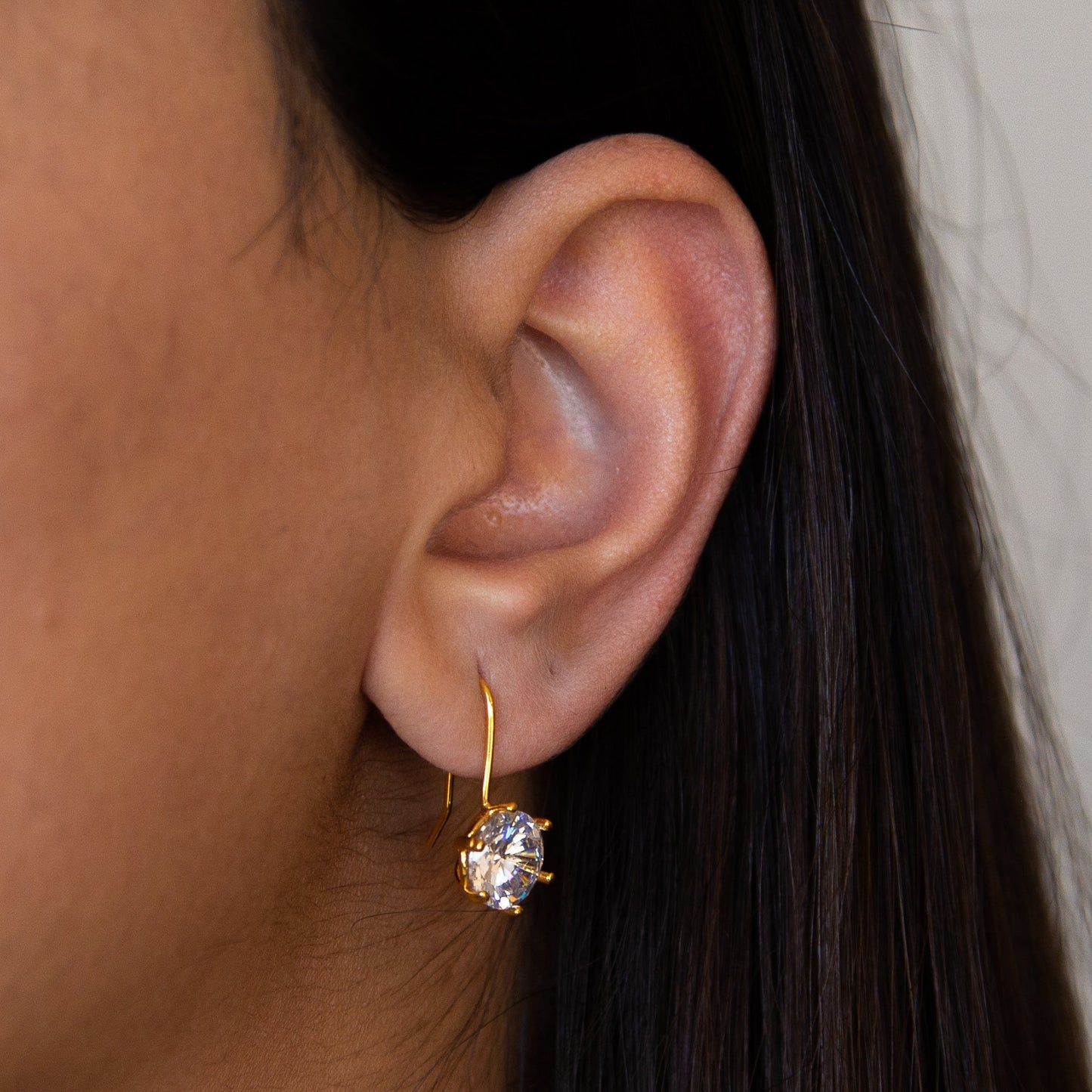 Elegant Golden Sparkle Drops – Luxurious Gold-Plated Earrings