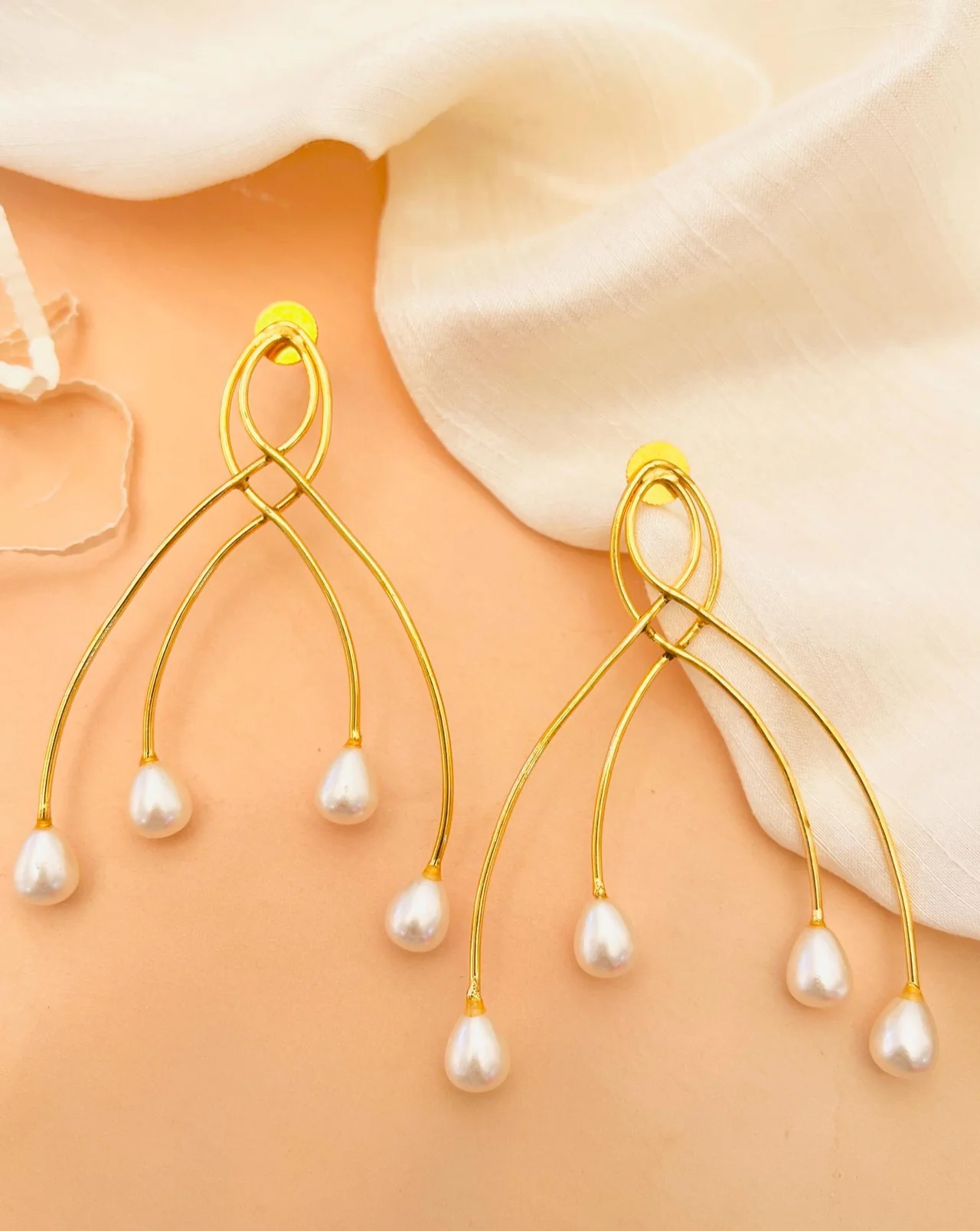 Elegant Wire Gold Plated Pearl Earrings