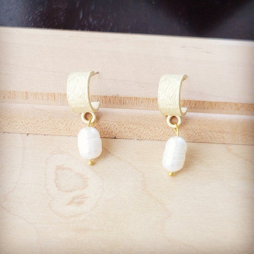 Matte Gold Cuff Earring w Genuine Freshwater Pearl