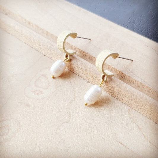 Matte Gold Cuff Earring w Genuine Freshwater Pearl