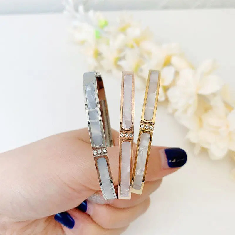 1pc Titanium Steel Gold Bracelet, Fashionable Classic Style, Stainless