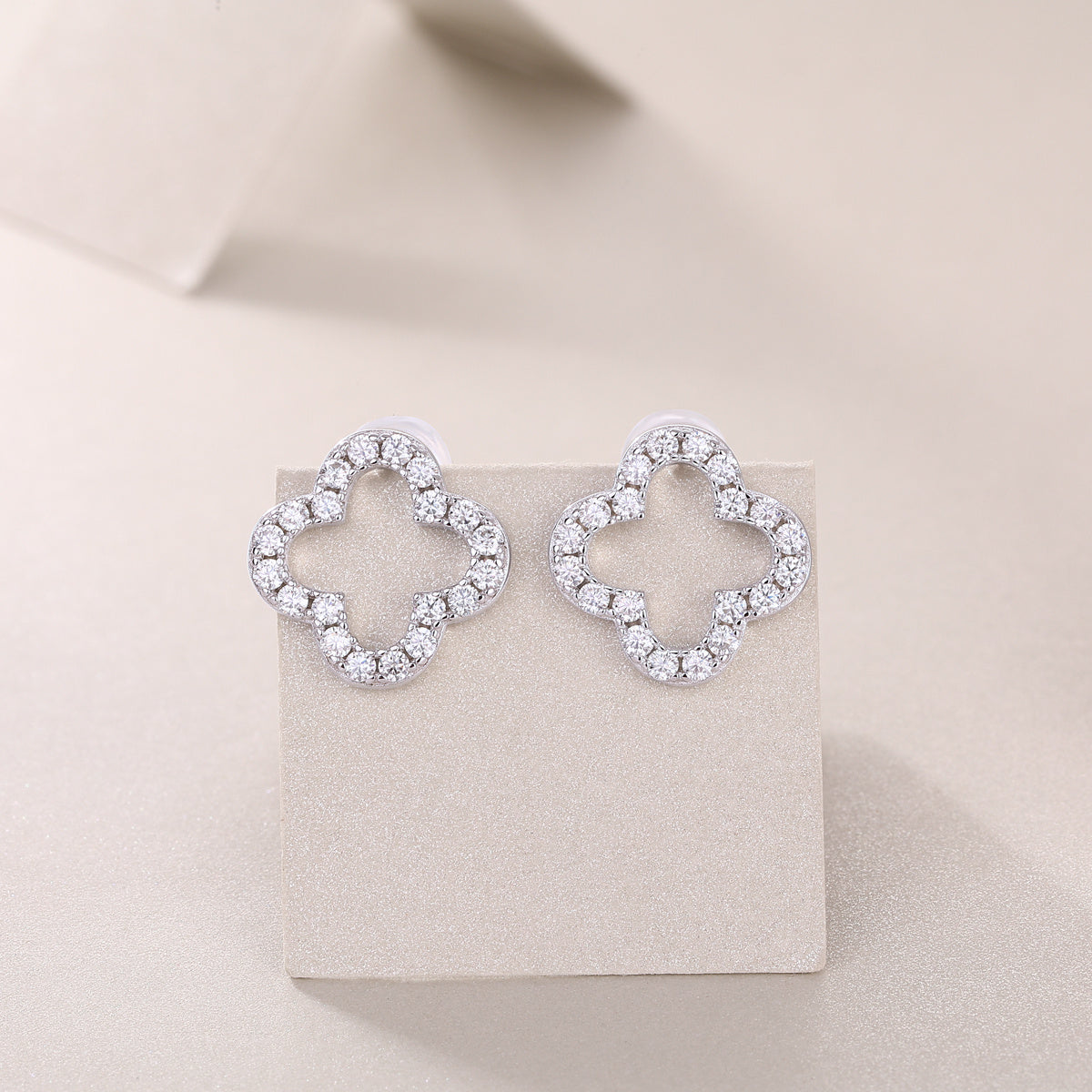 Seeking Happiness - Fashionable And Luxurious Diamond Jewelry With Moissanite S925 Sterling Silver And Platinum-plated Stud Earrings